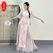 <b>高端蕾丝拼接旗袍</b>